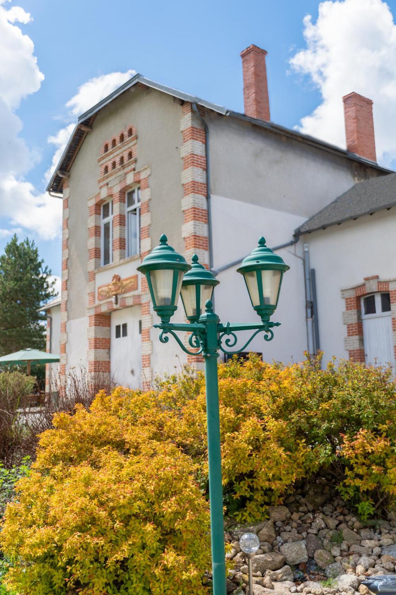 Chateau De Chazelpaud * Saint-Bard
